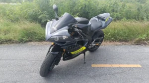 Yamaha R1 2008 rental Thailand front left angle on road