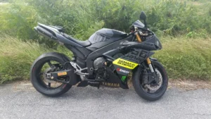 Yamaha R1 2008 rental Thailand right side view on road